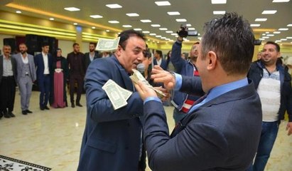 Aşiret düğününde dolar yağmuru