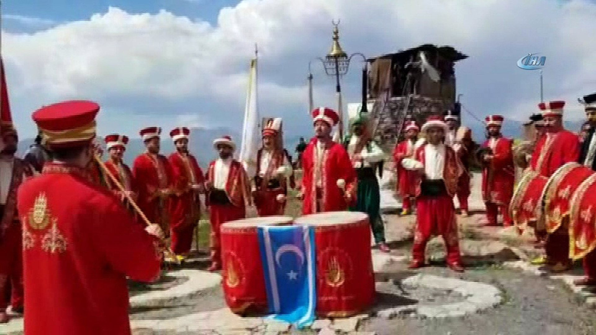 İBB Mehter Takımı, Çukurca'da moral konseri verdi - Dailymotion Video