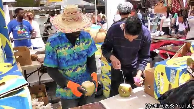 London Street food and Street Music in Portobello Road, Notting Hill