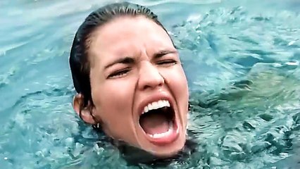 EN EAUX TROUBLES Bande Annonce Internationale