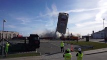Un silo tombe du mauvais côté pendant sa destruction