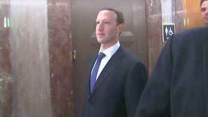 페이스북 CEO 저커버그, 美 의회 첫 출석 / YTN