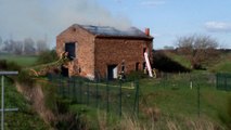 Ardèche : une grange abandonnée en proie aux flammes