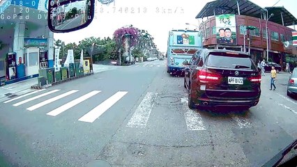 DO NOT let your child cross the road himself!