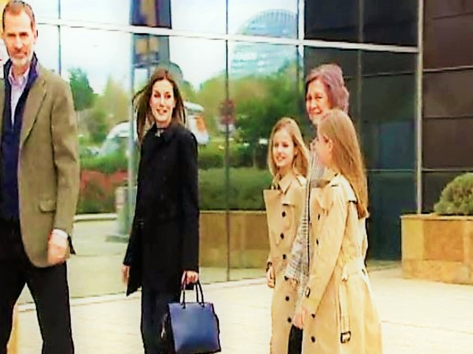 Felipe, Letizia,Sofía, Princesa e Infanta | Nueva salida y posado reconvenidos en Madrid