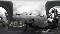 En 360º: Increíbles acrobacias aéreas de los Rúskiye Vítiazi durante el desfile en la Plaza Roja