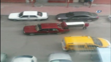 Buzdolabını otomobilin bagajında böyle taşıdılar