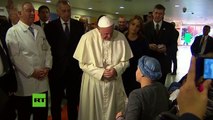 Una joven con leucemia conmueve al papa Francisco con un Ave María