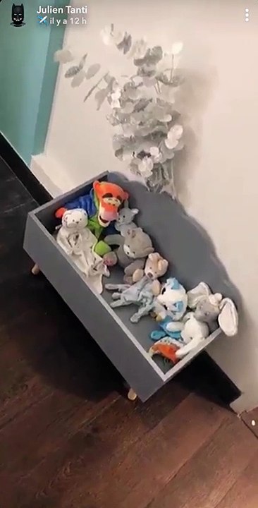Julien Tanti : bientôt papa, il dévoile la future chambre de son fils Tiago !