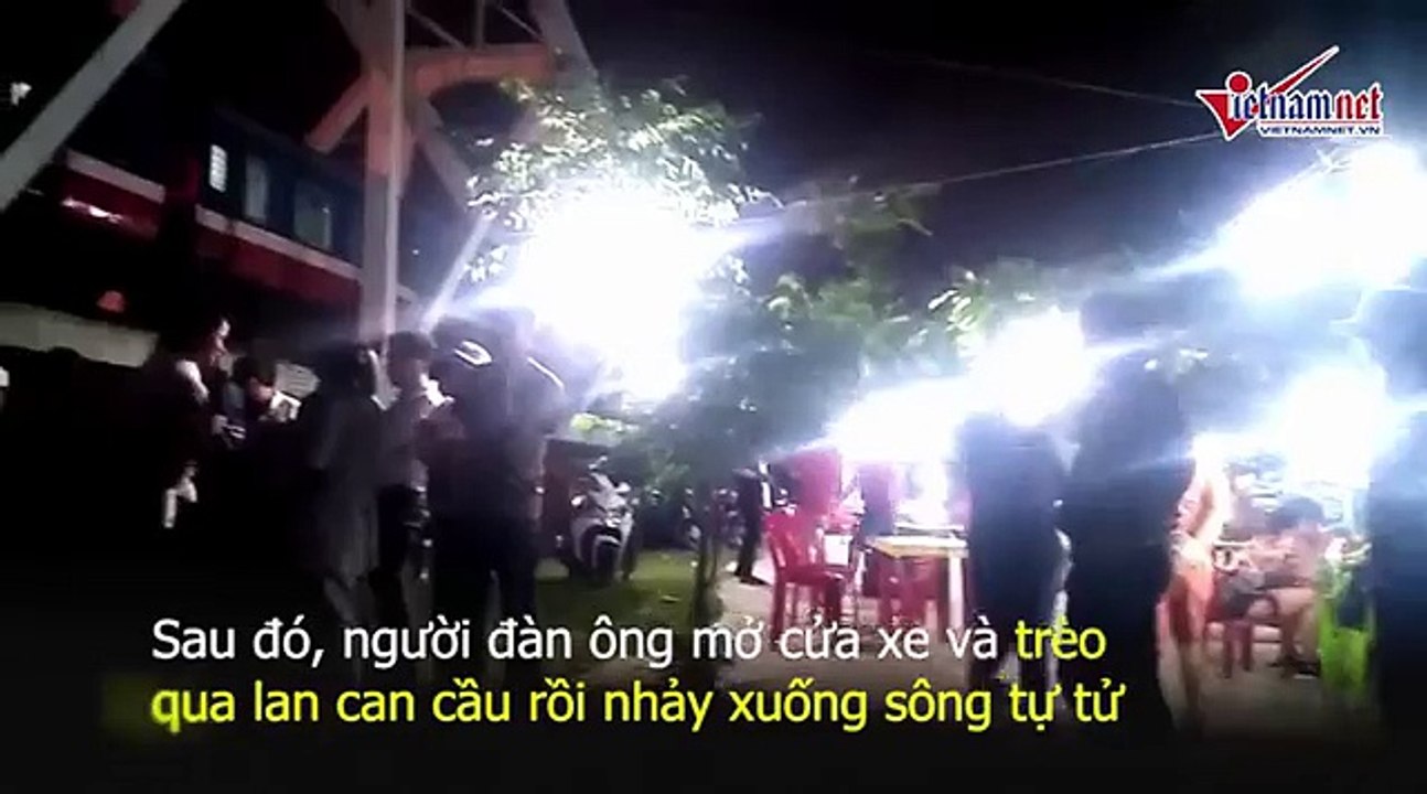 Lái ô tô tông vào thành cầu rồi nhảy xuống sông tự tử trong đêm