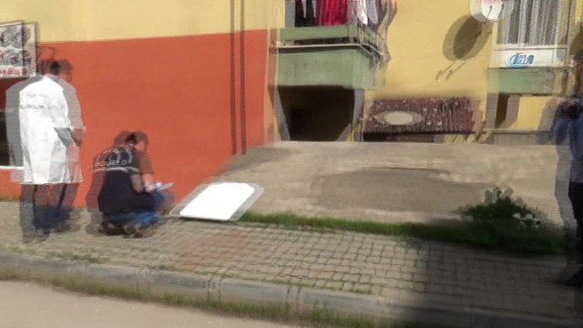 Annesi elbise asarken balkondan düşen çocuk ağır yaralandı