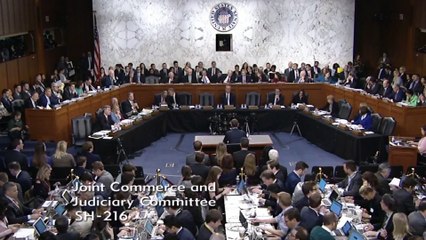 Zuckerberg comparece en el Senado por la filtración de datos