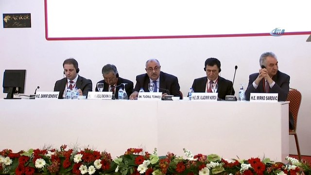 Başbakan Binali Yıldırım:'Tweet atarak birbirlerini tehdit ediyorlar. Sokak kabadayıları gibi kavga ediyorlar'