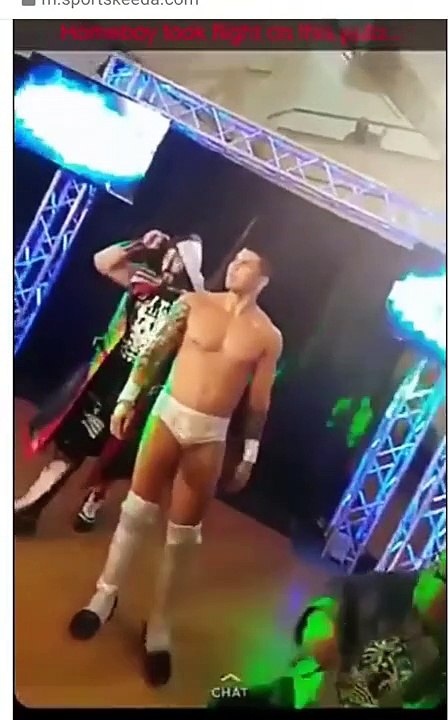 Ce catcheur met un vent à une fillette mais ça ne va pas plaire à son papa...