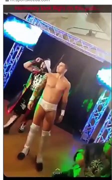 Ce catcheur met un vent à une fillette mais ça ne va pas plaire à son papa...