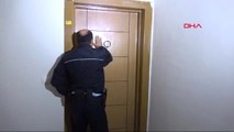 Adana Tuvalette Mahsur Kalan Yaşlı Adamı Polis Kurtardı