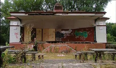 Chewin The Fat S04E04 The Big Man S Life Insurance Advert