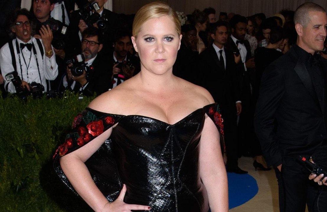 Amy Schumer says Adele convinced her to get married