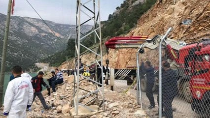 Gölete düşen otomobilde 3'ü çocuk 4 kişi kayboldu