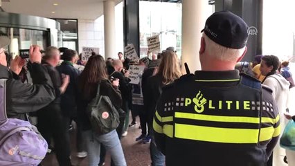 Hollanda'da Sığınmacılardan "Barınma" Gösterisi