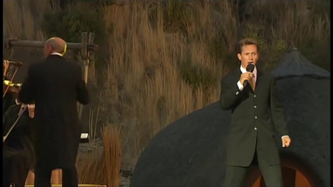 Helmut Lotti - Malaika ( Show - Out of África).xvid