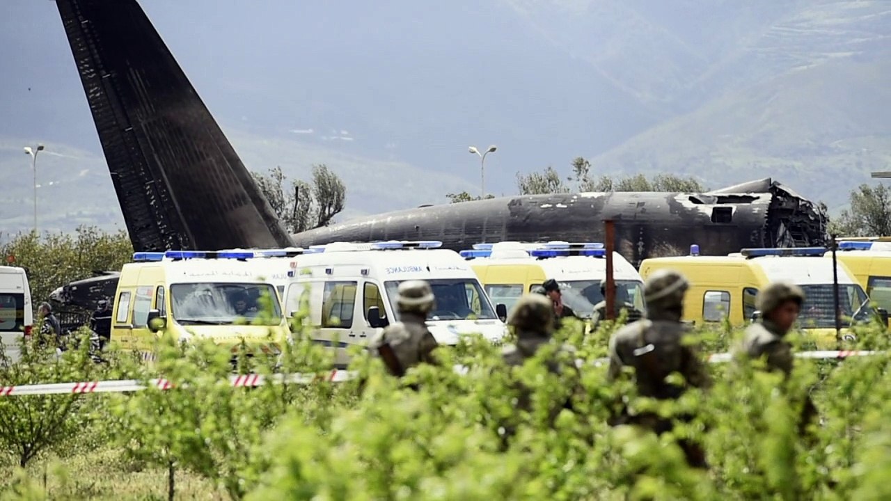 257 Tote bei Absturz einer Militärmaschine in Algerien