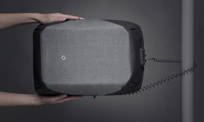 حقيبة ظهر عصرية تشحن هاتفكم ولا يمكن سرقتها!