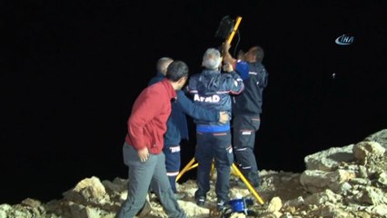 Gölete uçan otomobilde kurtarma çalışmalarına ara verildi