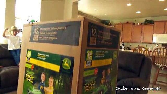 Peg Perego John Deere Gator - Unboxing and Riding!