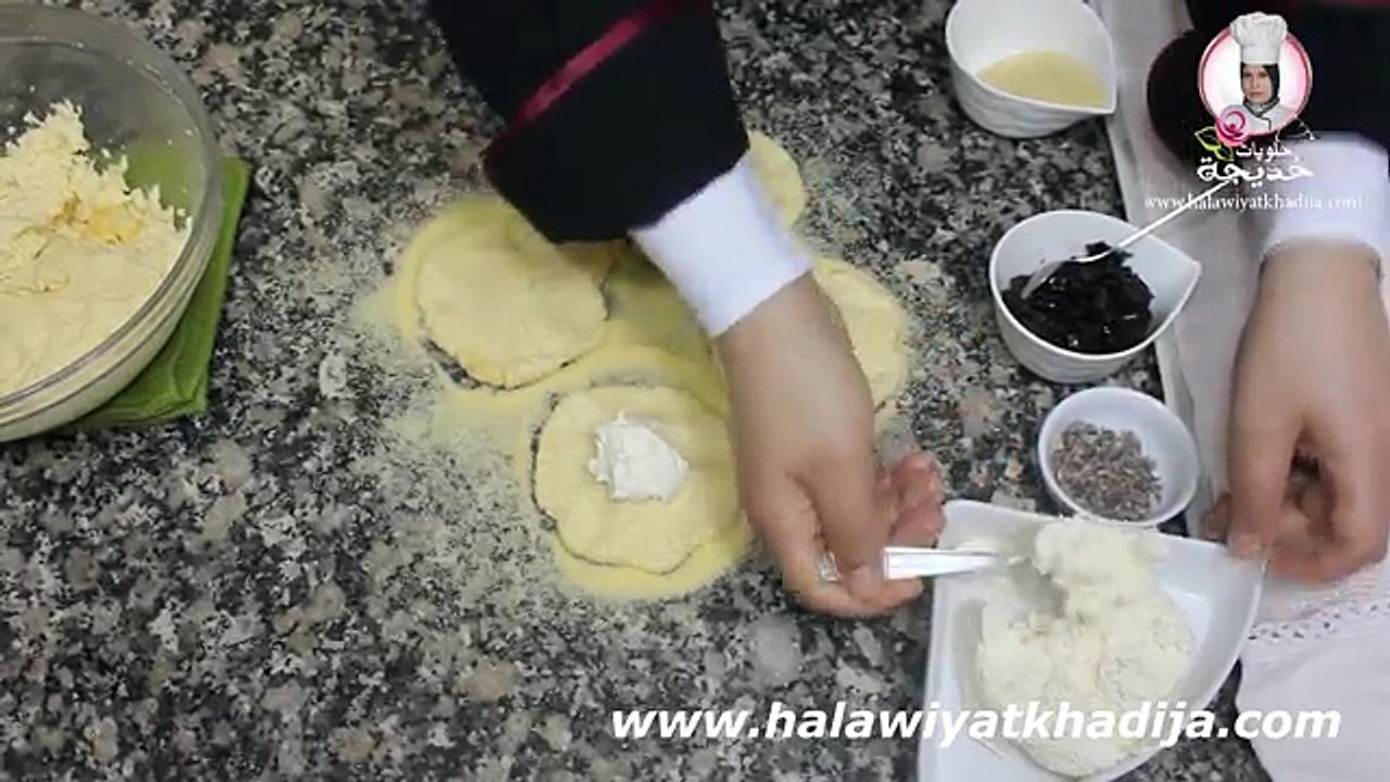 حريشات صغارمعمرين بالجبن والزيتون