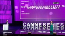 Audrey Fleurot remet le prix de la Meilleure interprétation - CANNESERIES 2018