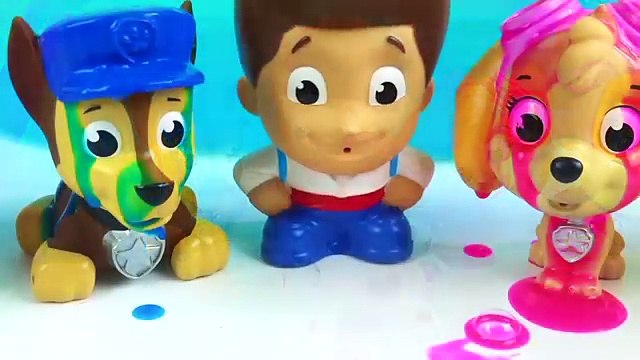 PATRULHA CANINA NA PISCINA COM TINTAS Coloridas BRINQUEDOS EM PORTUGUES