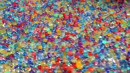 ORBEEZ CHALLENGE GÉANT ! Chasse aux Surprises dans 1 MILLION DORBEEZ :)