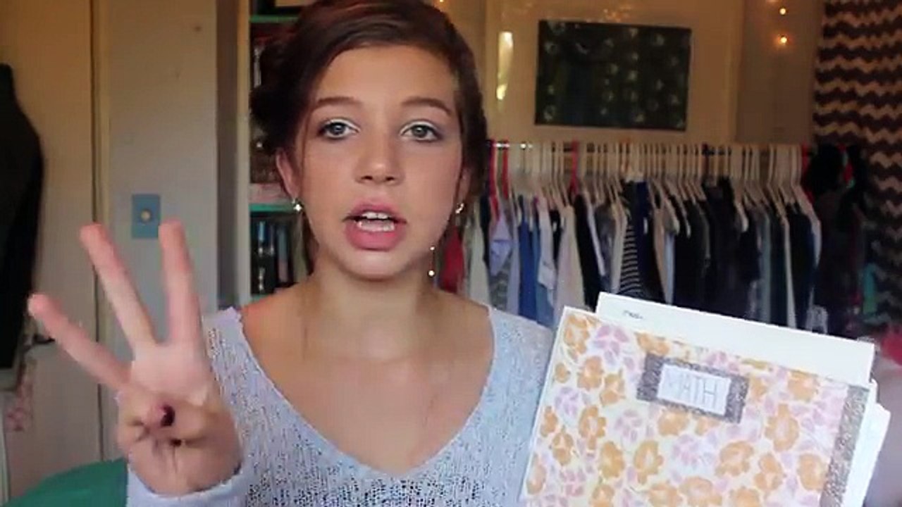 Whats in my Backpack?! (High School new)