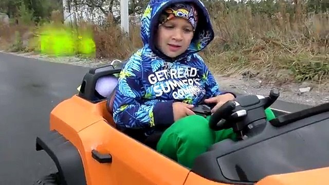 Рома ловит покемонов на машине ПОКЕБОЛ Игры Покемон Pokemon go game