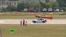 MAKS 2015: Auto vs avión: Mercedes C63 AMG vs Yak 54 (3)