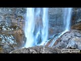 sonido relajante de cascadas/ nature sounds/soothing sound of waterfalls