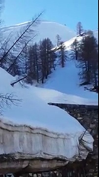 Une avalanche surprend des secouristes (Tignes)