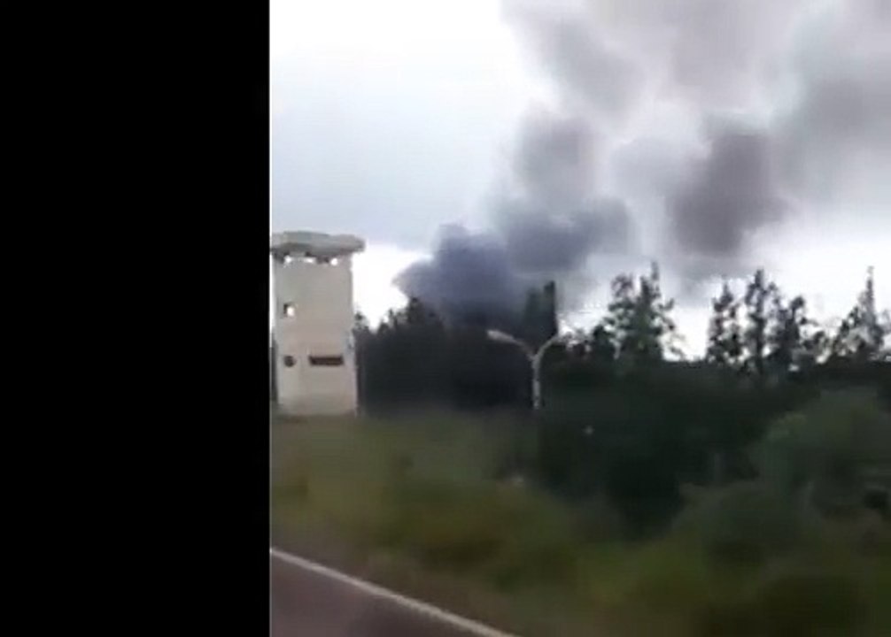 algerie عاجل الجزائر سقوط طائرة عسكرية جزائرية في مطار بوفاريك العسكري