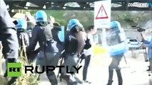 Policías italianos no dudan de usar fuerza contra los migrantes ilegales