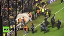 Atacan con una bomba de gas a  futbolistas de River frente a Boca: superclásico suspendido