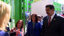 El presidente Nicolás Maduro visita la sede de RT durante su viaje a Moscú