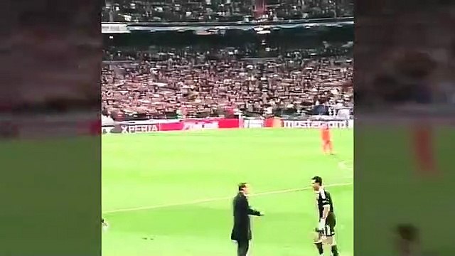 Real-Juve : Les supporters de Real Madrid applaudissent BUFFON (carton rouge)