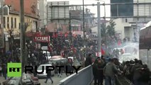 'Guerra' de cañones de agua y cócteles molotov en protestas en Turquía