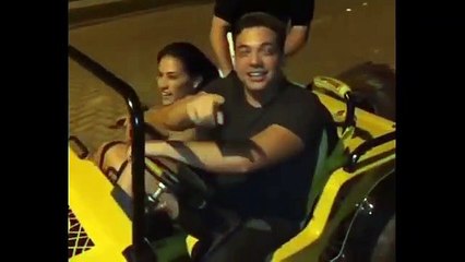 Simone e Wesley Safadão, andando de carro