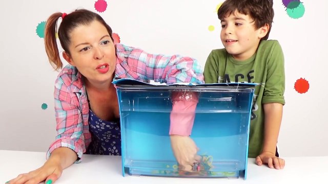 CHALLENGE C'EST QUOI DANS LA BOITE SOUS L'EAU - WHAT'S IN THE BOX UNDERWATER CHALLENGE - Démo Jouets