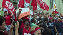 Manifestantes pedem que Lula seja solto