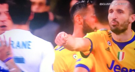 Juventus'un Savunma Oyuncusu, Penaltı Kararına Çıldırdı: Hakeme Kaç Para Verdiniz