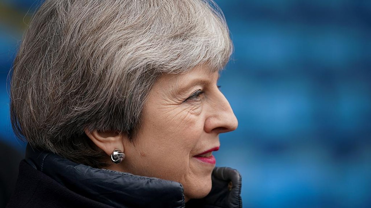 May sucht Mehrheit für Eingreifen in Syrien