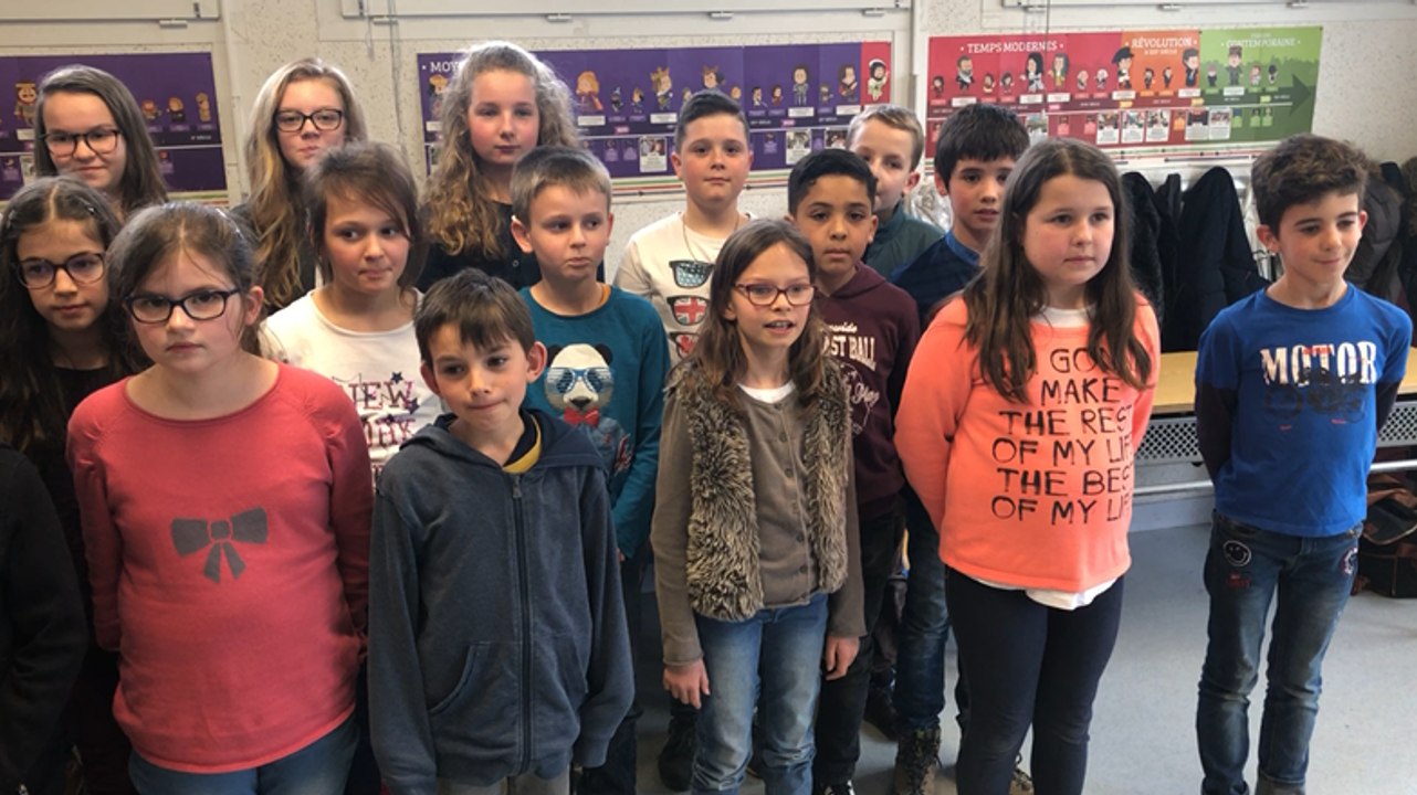 Les enfants chantent Pierre Perret